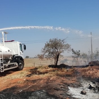 Incêndio em vegetação mobiliza Defesa Civil em Presidente Bernardes